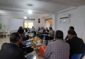 انتقاد شدید از انتصابات مدیریت ارشد استان  در مجمع عمومی جبهه اصلاحات مازندران    نایب رییس جبهه اصلاحات مازندران :  دایره  انتصابات مدیریتی، با عدول از شعارهای  رییس جمهور   به افراد‌کم‌تجربه‌ ،  اعضای ستاد رقیب و  مجاهدین شنبه  محدود شده  است.