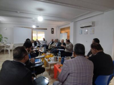 انتقاد شدید از انتصابات مدیریت ارشد استان  در مجمع عمومی جبهه اصلاحات مازندران    نایب رییس جبهه اصلاحات مازندران :  دایره  انتصابات مدیریتی، با عدول از شعارهای  رییس جمهور   به افراد‌کم‌تجربه‌ ،  اعضای ستاد رقیب و  مجاهدین شنبه  محدود شده  است.