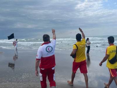 نجات ۳۰۴ نفر از امواج مرگبار خزر