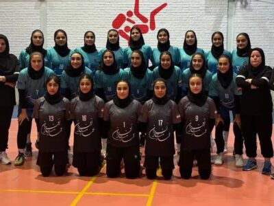 درخشش دختران والیبال آزادگان ساری در رقابت‌های کشوری؛   صعود مقتدرانه به جمع چهار تیم برتر کشور