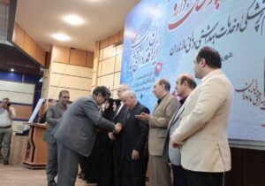 پزشکان و کادر درمان، خط مقدم سلامت کشور هستند