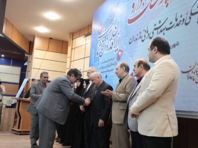 پزشکان و کادر درمان، خط مقدم سلامت کشور هستند