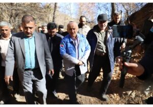 بعد از حضور ساعات اولیه صبح در الیت مرزنآباد؛ حضور میدانی استاندار مازندران در محل آتشسوزی جنگلهای کارمزد سوادکوه