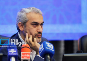 وزیر اقتصاد: طرح اعتبار ملی ایرانیان از دهه فجر برای همه مردم اجرایی میشود