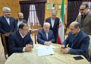 با حضور استانداران مازندران و گیلان، صورت گرفت؛  تفاهم‌نامه تاریخی برای تردد خودروهای منطقه‌ آزاد در شمال کشور امضا شد