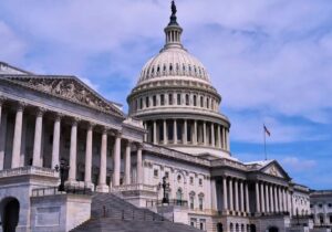 دموکرات‌های کنگره در پی محدود کردن ترامپ برای جنگ احتمالی با ایران