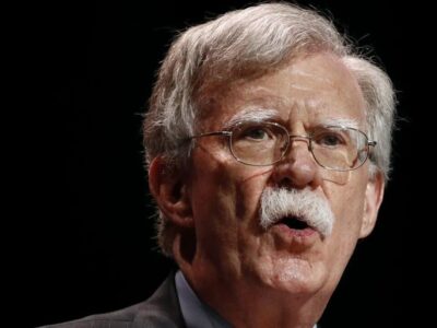 بولتون: ترامپ در جنگ با ایران گرفتار شدهاست