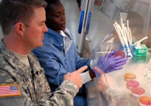 افزایش اجرای برنامههای پزشکی و زیستی آمریکا در آفریقا