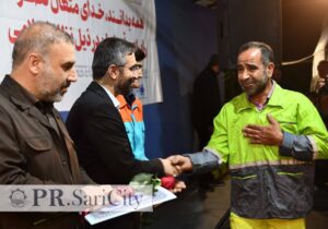 تجلیل شهردار ساری از کارگران نمونه همزمان با اجتماع میثاق با ولایت